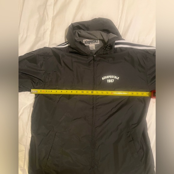 Men’s Aeropostale Charcoal Hooded Windbreaker - Picture 2 of 7